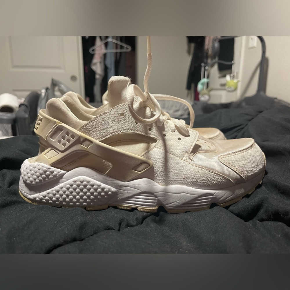 White huaraches size 9